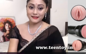 Hot-spicyy sexy bhabi Showing boobs video