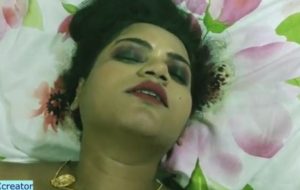 Kolkata boy fucking tamil bhabhi at her house while husband at office enjoy real indian sex